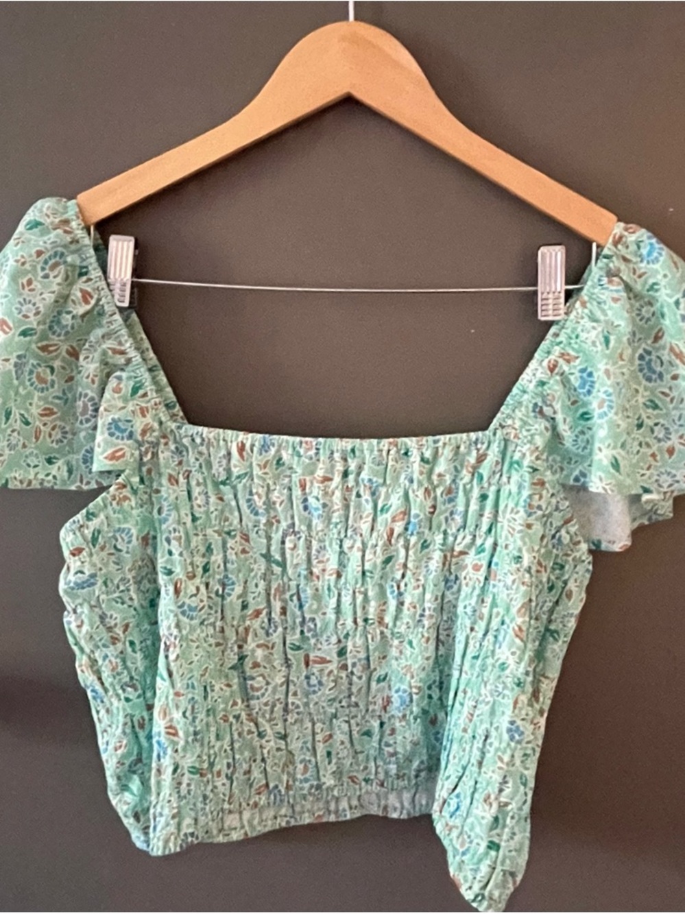 Lane Bryant Top

• floral
• cropped
• mint green